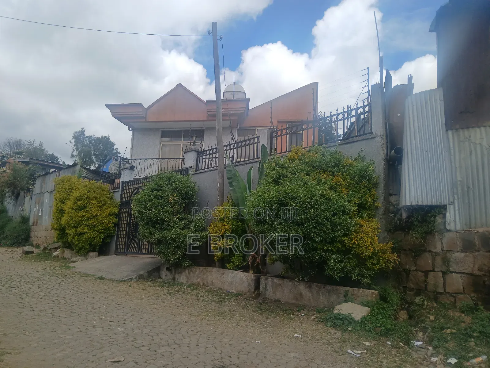 Furnished 3bdrm House in G+1, Yeka for sale