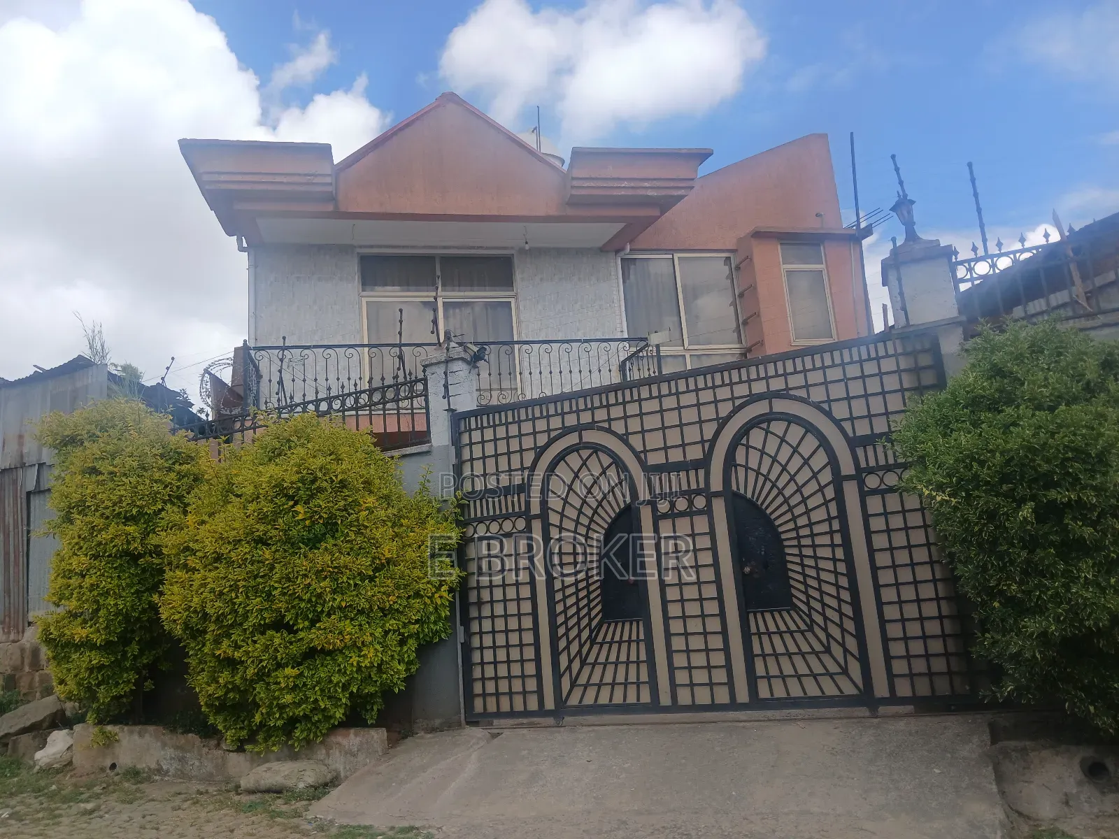 Furnished 3bdrm House in G+1, Yeka for sale
