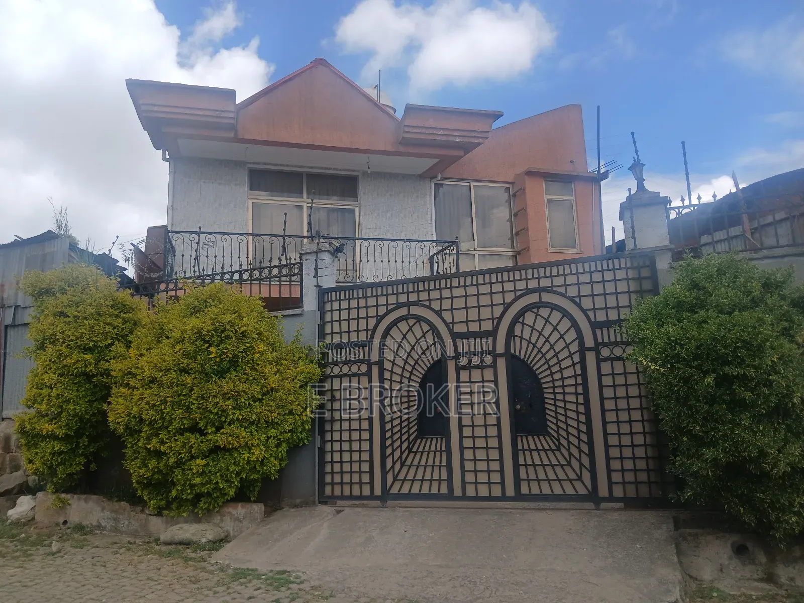 Furnished 3bdrm House in G+1, Yeka for sale