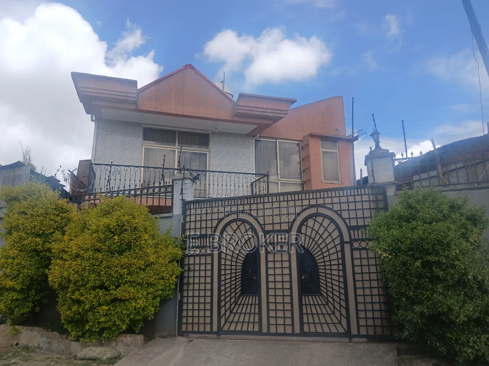 Furnished 3bdrm House in G+1, Yeka for sale