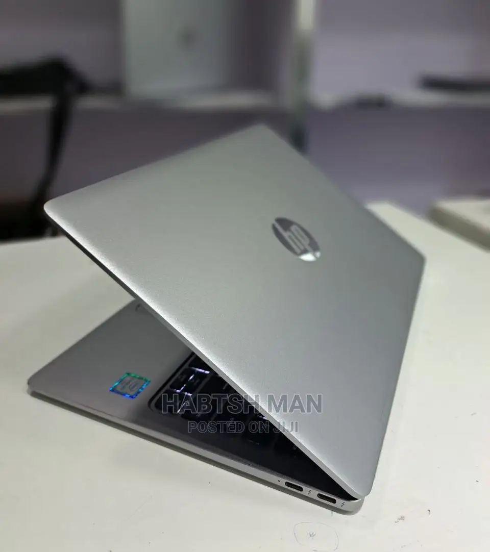 New Laptop HP EliteBook Folio 8GB AMD Ryzen 5 SSD 256GB