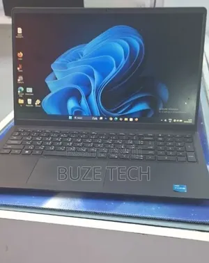 New Laptop Dell Inspiron 15 3520 8GB Intel Core i3 SSD 512GB