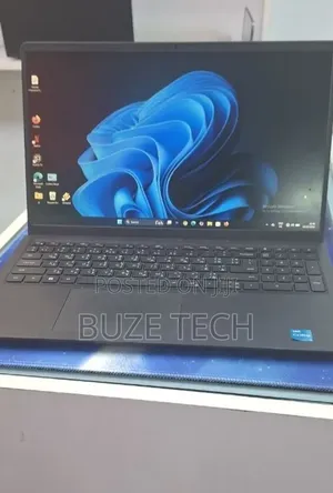 New Laptop Dell Inspiron 15 3520 8GB Intel Core i3 SSD 512GB