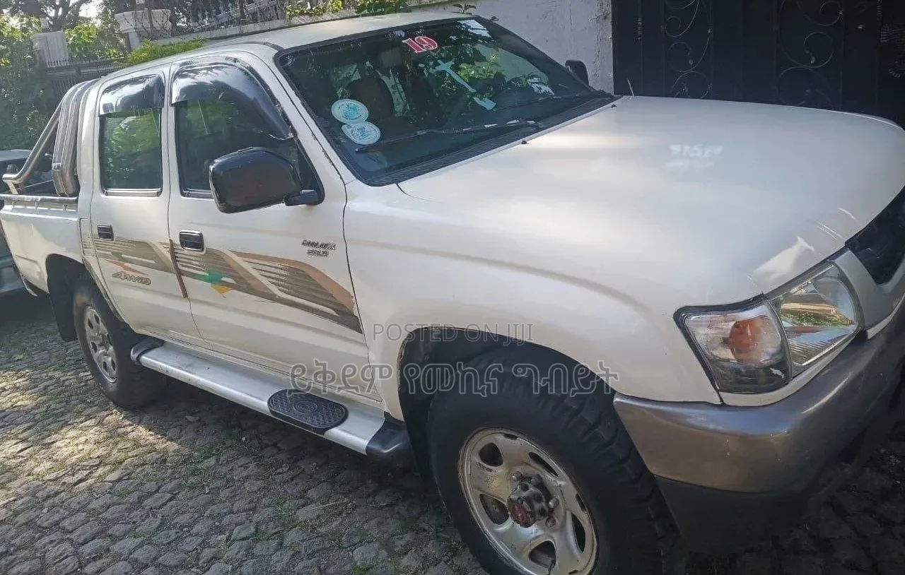 Toyota Hilux 2.5 Cab 2005 White