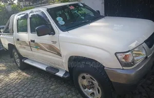 Toyota Hilux 2.5 Cab 2005 White