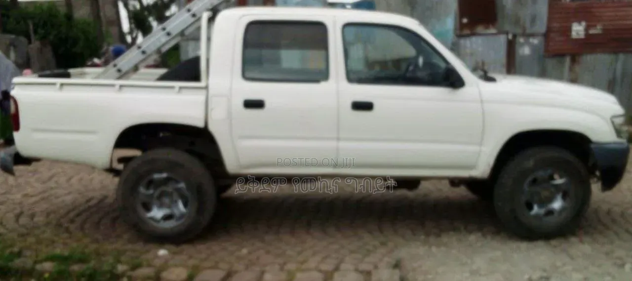 Toyota Hilux 2.5 Cab 2005 White