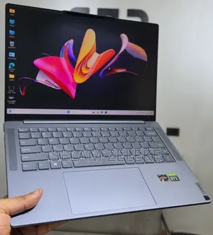 New Laptop Lenovo 16GB AMD Ryzen 7 SSD 512GB
