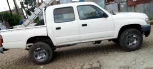 Toyota Hilux 2.5 Cab 2005 White