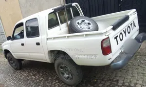 Toyota Hilux 2.5 Cab 2005 White