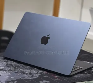 New Laptop Apple MacBook Air 2022 M2 8GB Apple M2 SSD 256GB