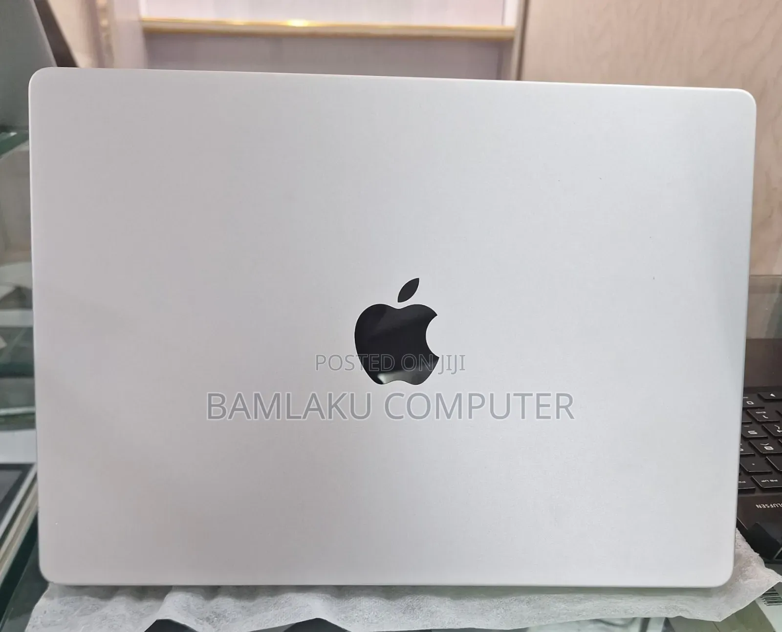 New Laptop Apple MacBook Pro 2024 M4 Pro 24GB Apple M4 Pro SSD 512GB