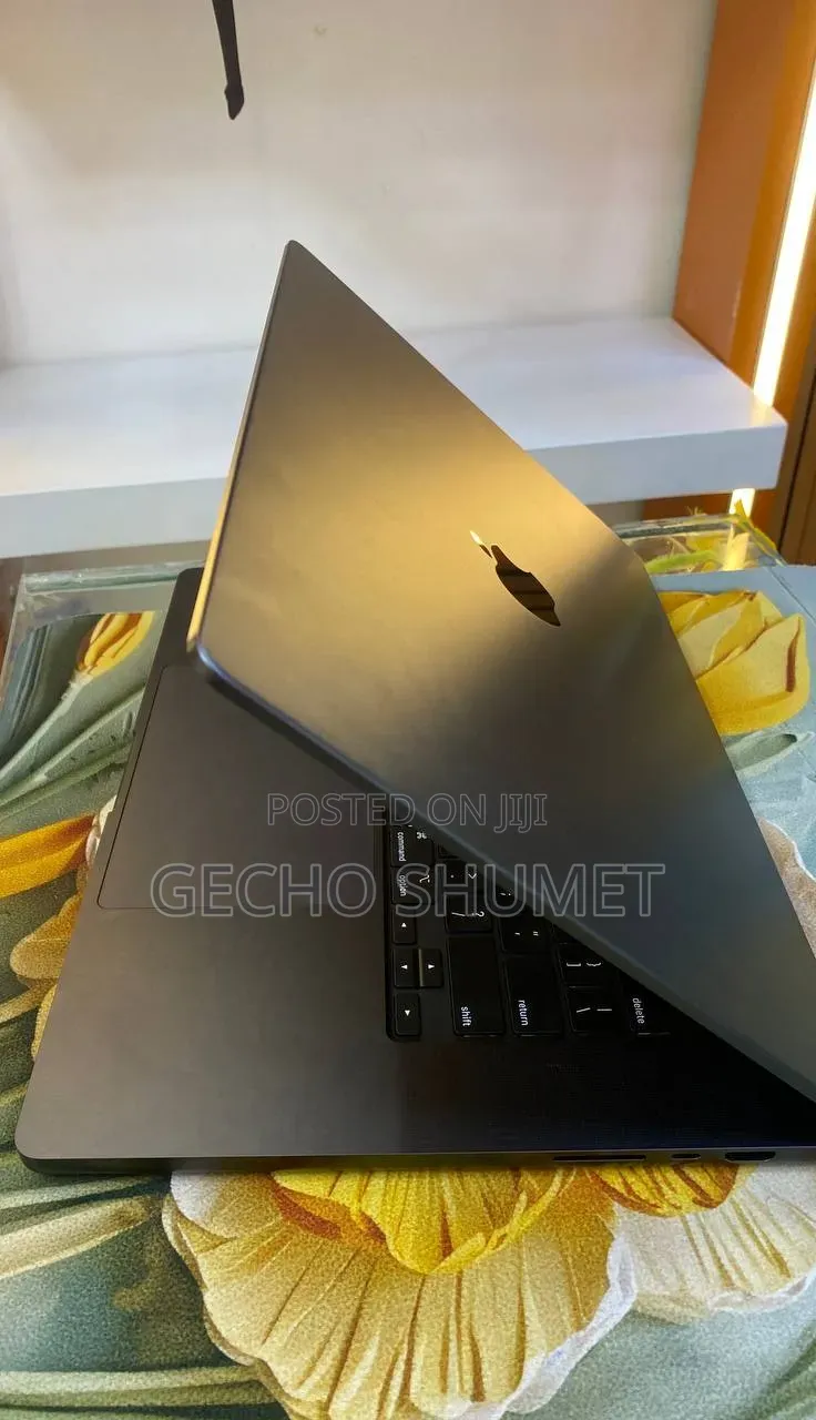 New Laptop Apple MacBook Pro 2021 M1 32GB Apple M1 Pro SSD 512GB