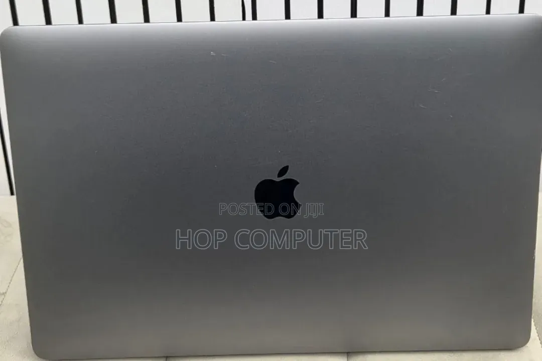 New Laptop Apple MacBook Pro 2019 16GB Intel Core i9 SSD 512GB