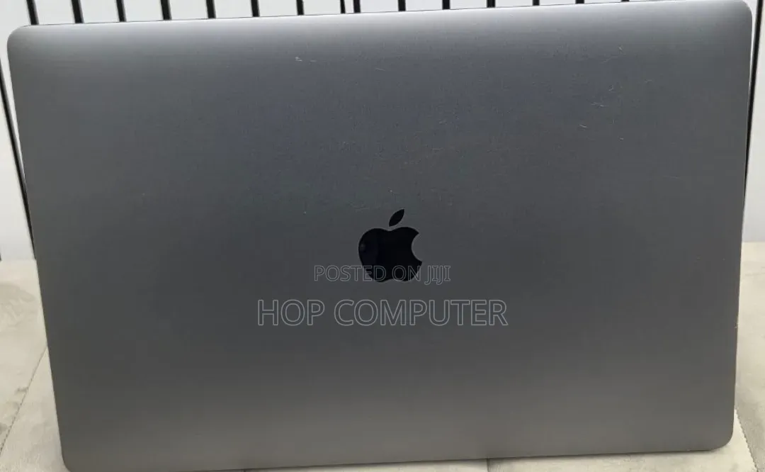 New Laptop Apple MacBook Pro 2019 16GB Intel Core i9 SSD 512GB