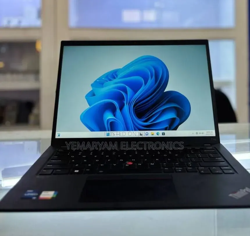 New Laptop Lenovo Yoga 700 16GB AMD Ryzen 7 SSD 512GB