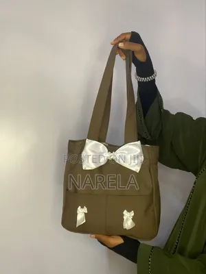 Stylish Women's Tote Bag With Elegant Bow Design