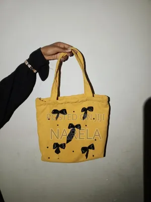 Stylish Women's Tote Bag With Elegant Bow Design