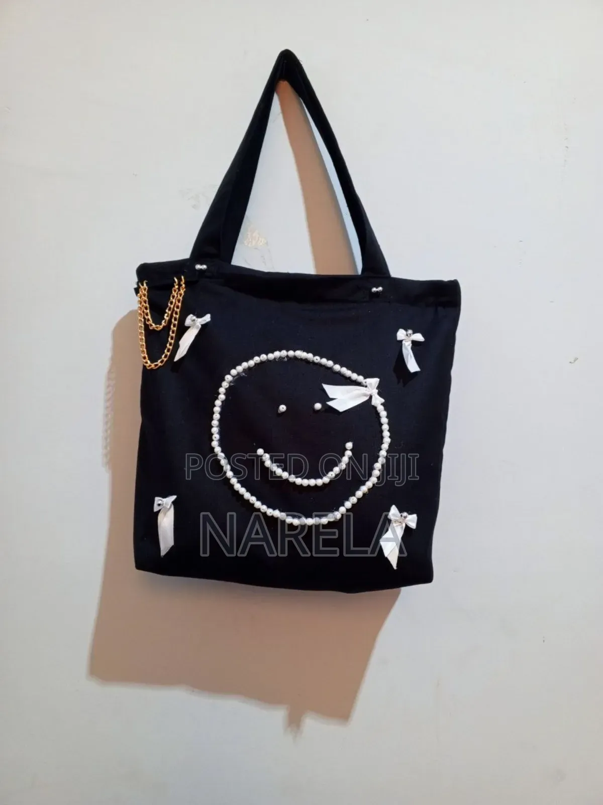 Stylish Women's Tote Bag With Elegant Bow Design