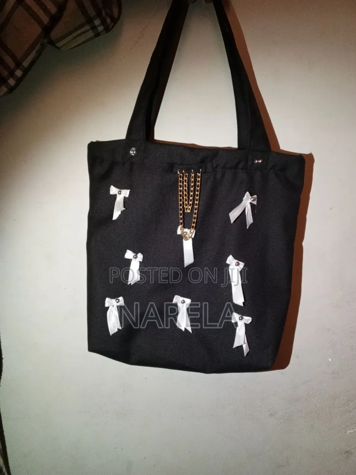 Stylish Women's Tote Bag With Elegant Bow Design