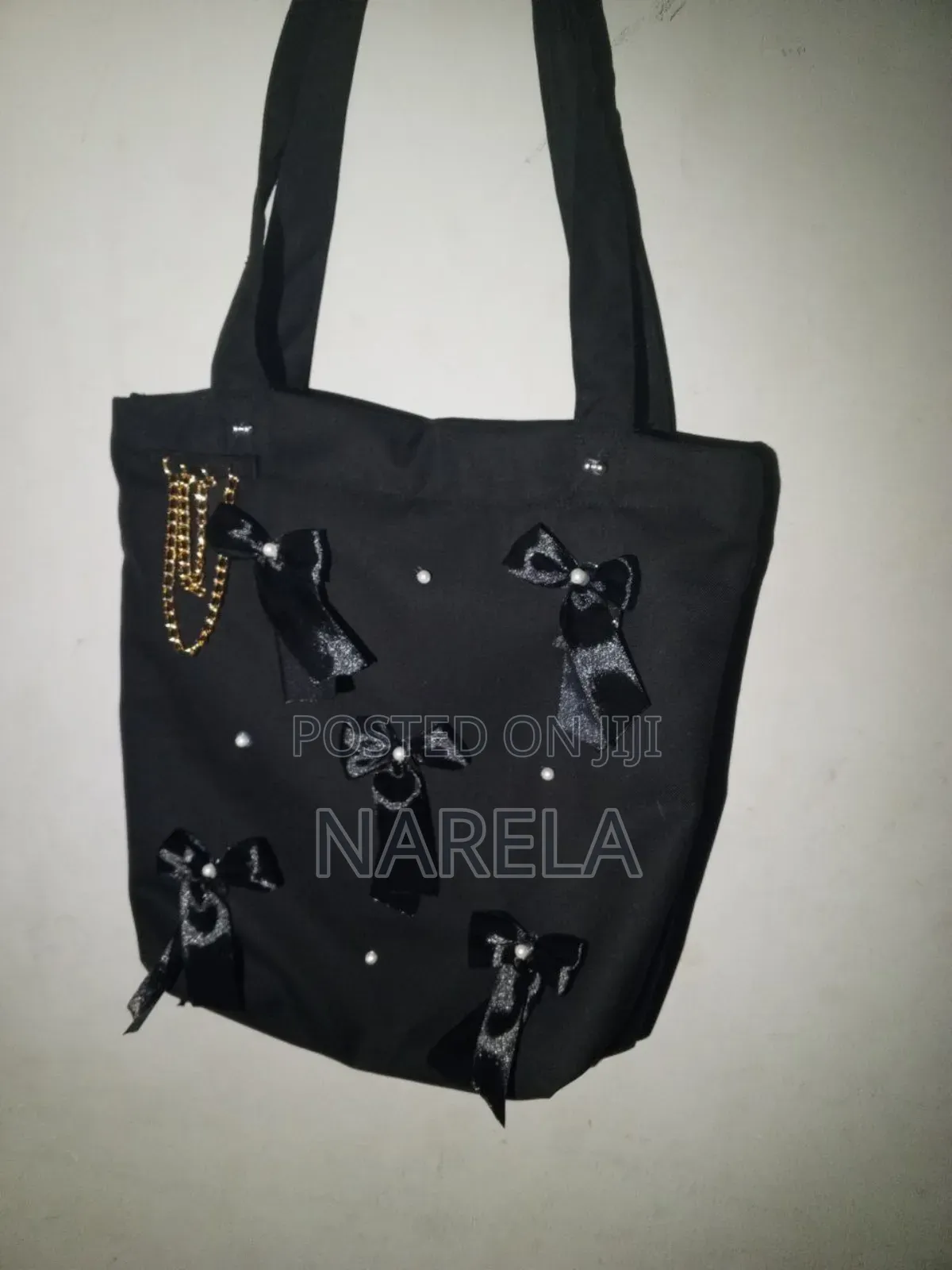 Stylish Women's Tote Bag With Elegant Bow Design