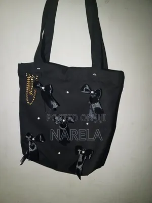 Stylish Women's Tote Bag With Elegant Bow Design