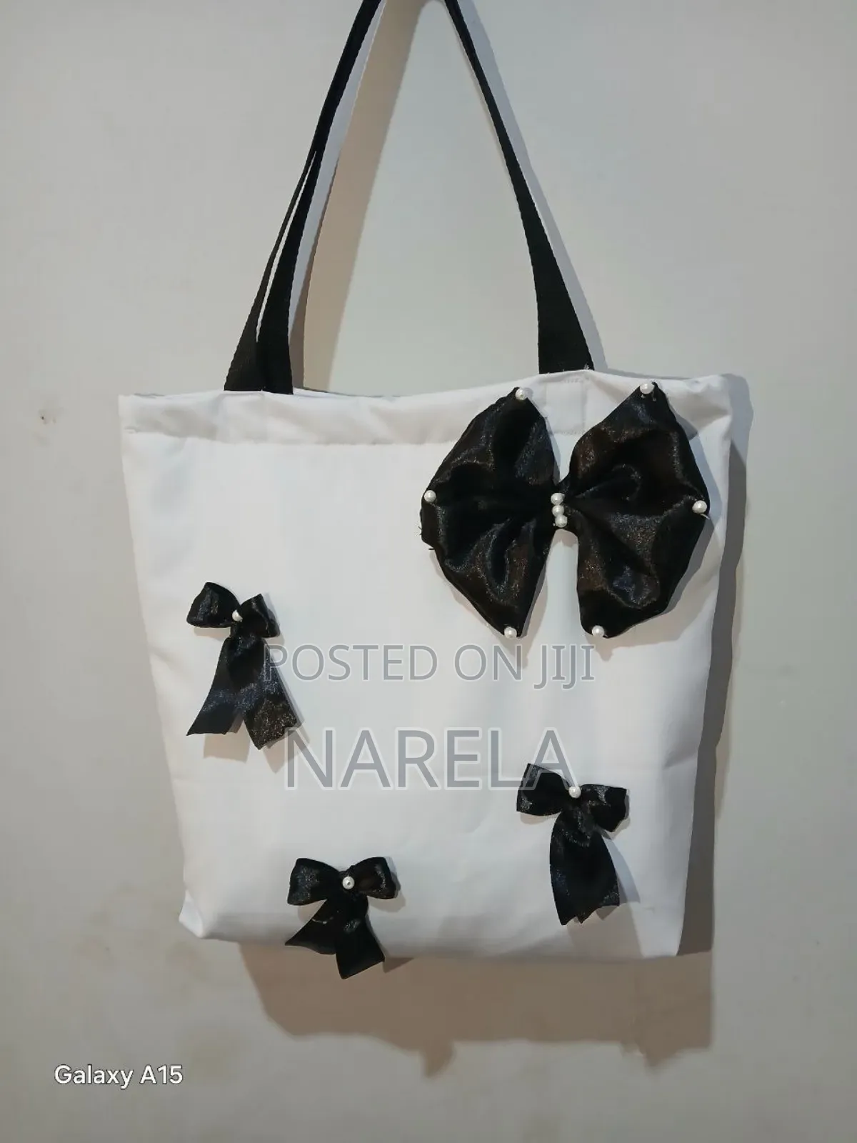 Stylish Women's Tote Bag With Elegant Bow Design