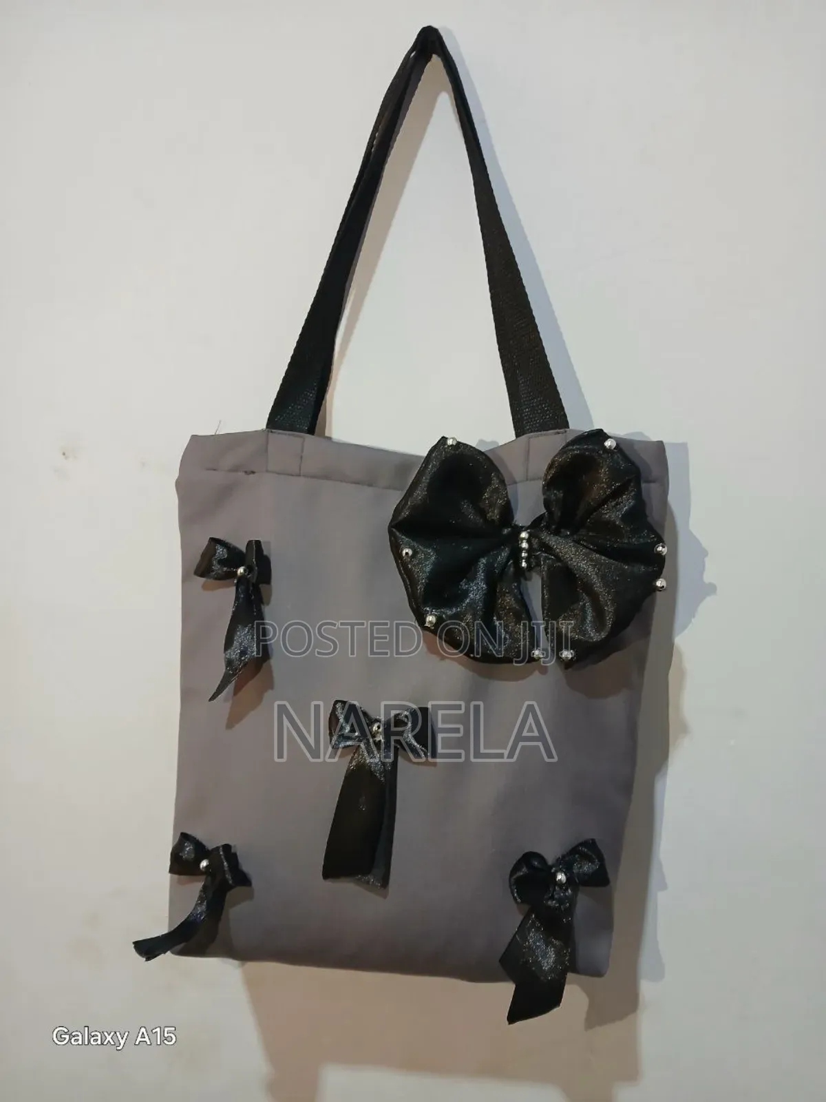 Stylish Women's Tote Bag With Elegant Bow Design