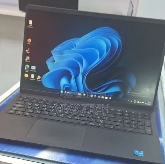 New Laptop Dell Inspiron 15 3520 8GB Intel Core i3 SSD 512GB