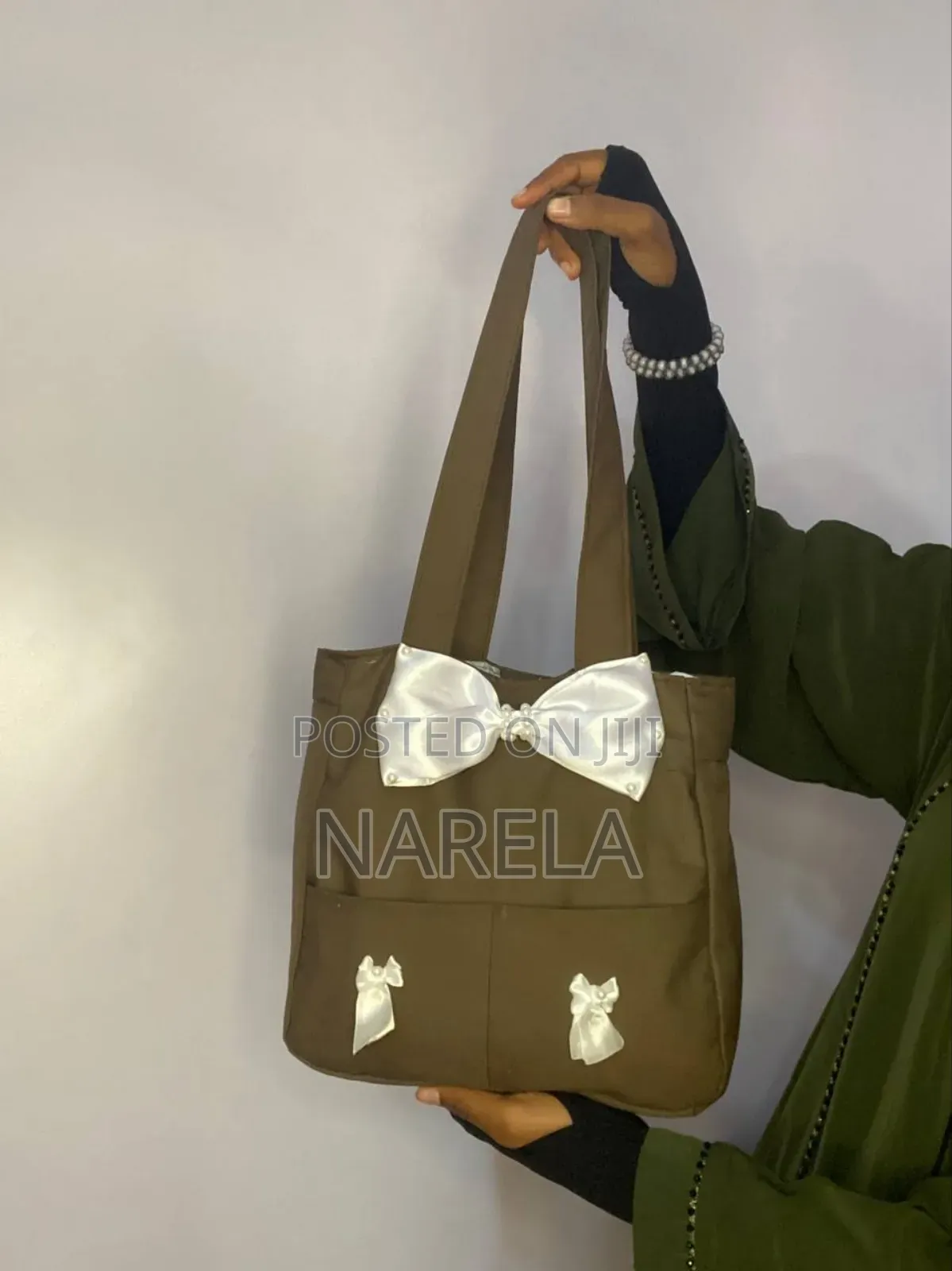 Stylish Women's Tote Bag With Elegant Bow Design