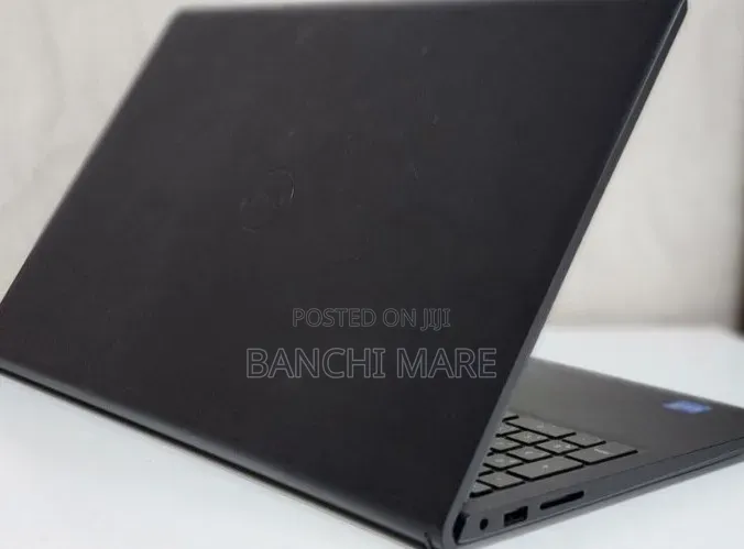 New Laptop Dell Inspiron 15 3520 8GB Intel Core i3 SSD 512GB