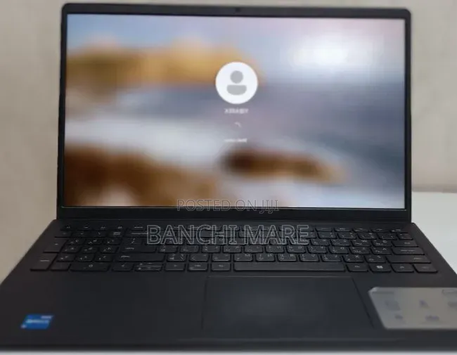 New Laptop Dell Inspiron 15 3520 8GB Intel Core i3 SSD 512GB