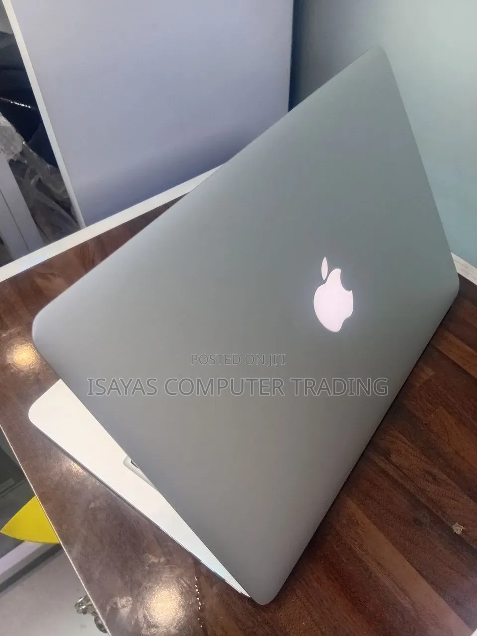 New Laptop Apple MacBook Pro 2013 8GB Intel Core i5 SSD 256GB