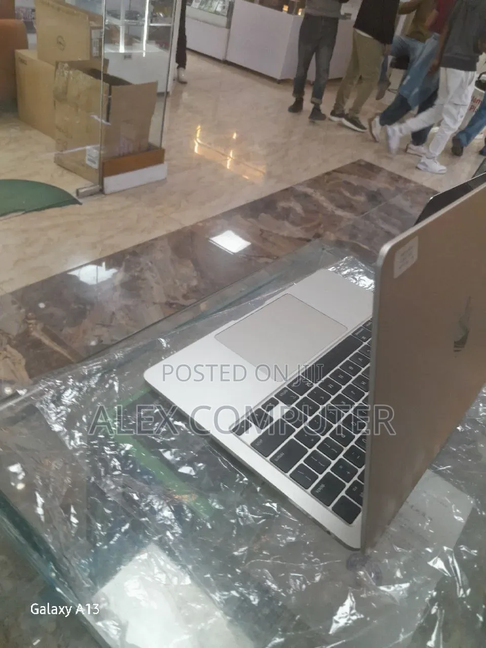 New Laptop Apple MacBook Air 2022 M2 16GB Apple M2 SSD 1T