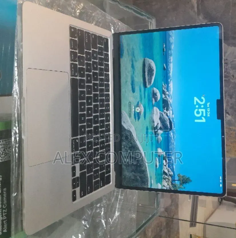 New Laptop Apple MacBook Air 2022 M2 16GB Apple M2 SSD 1T