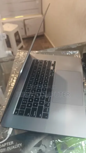New Laptop Apple MacBook Pro 2019 64GB Intel Core i9 SSD 512GB