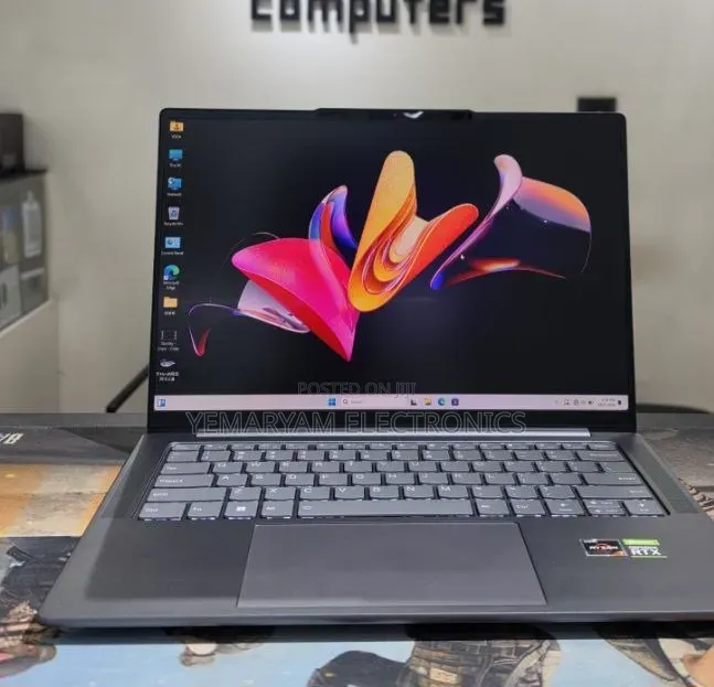 New Laptop Lenovo Yoga Slim 7 16GB AMD Ryzen 7 SSD 512GB