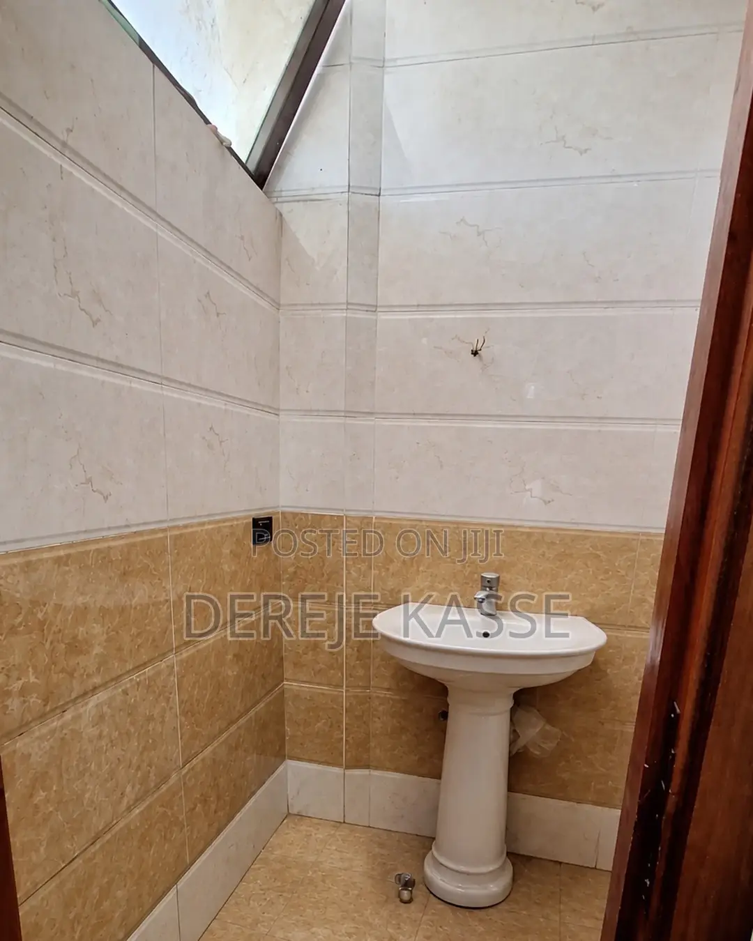 2bdrm Apartment in አያት, Yeka for sale