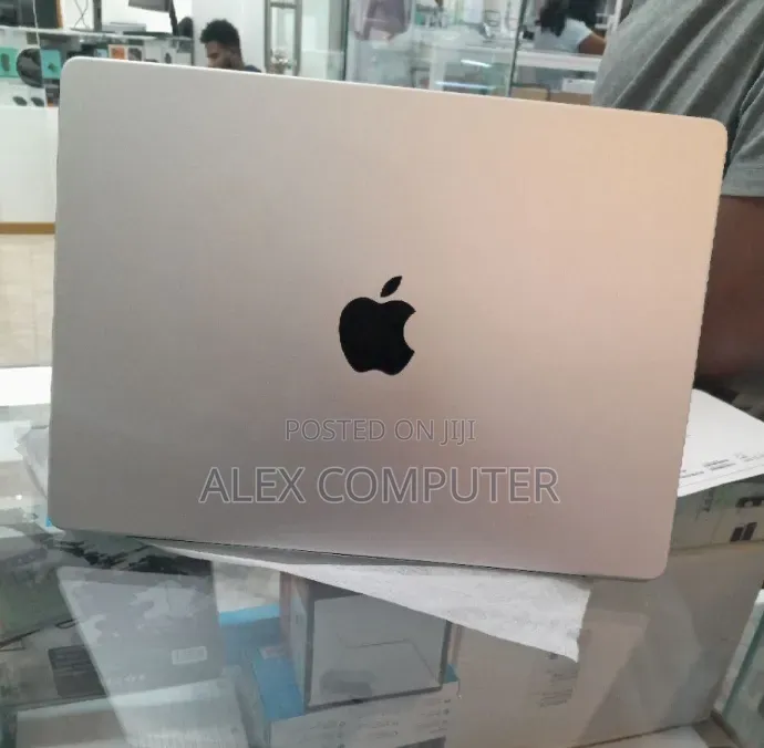 New Laptop Apple MacBook Pro 2024 M4 Pro 24GB Apple M4 Pro SSD 512GB