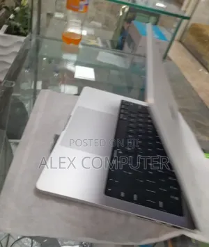 New Laptop Apple MacBook Pro 2024 M4 Pro 24GB Apple M4 Pro SSD 512GB