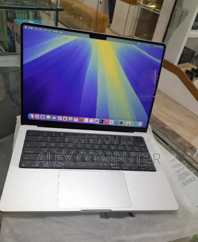 New Laptop Apple MacBook Pro 2024 M4 Pro 24GB Apple M4 Pro SSD 512GB