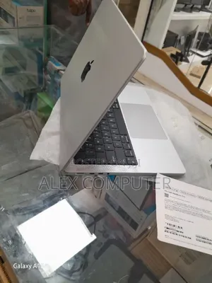 New Laptop Apple MacBook Pro 2024 M4 Pro 24GB Apple M4 Pro SSD 512GB