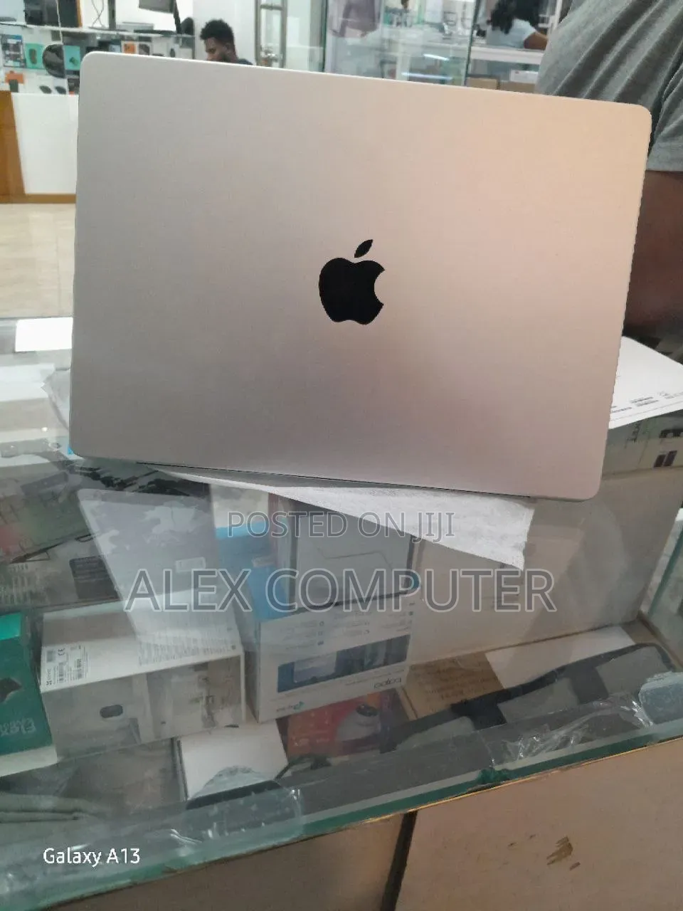 New Laptop Apple MacBook Pro 2024 M4 Pro 24GB Apple M4 Pro SSD 512GB