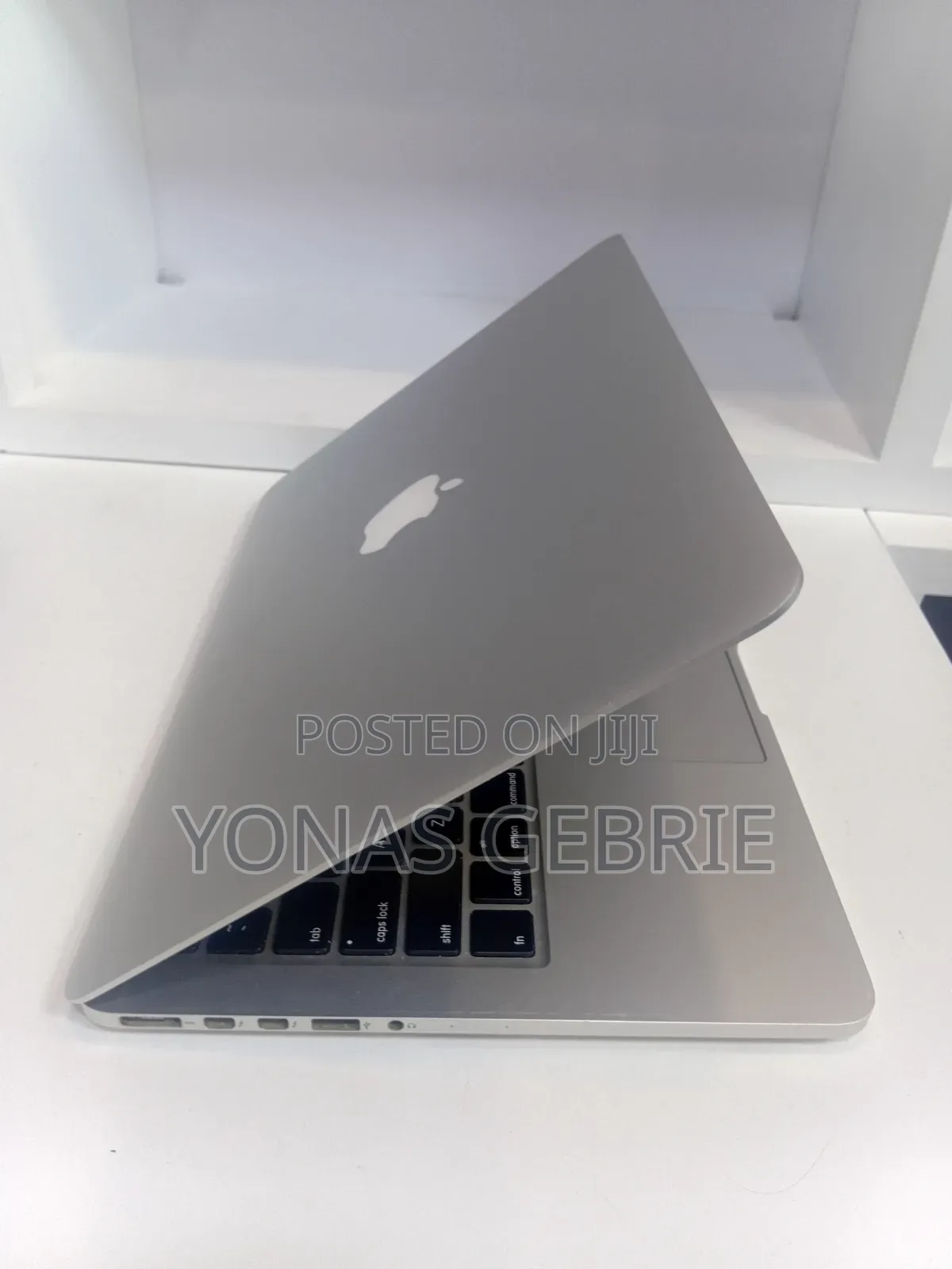 New Laptop Apple MacBook 8GB Intel Core i5 SSD 256GB