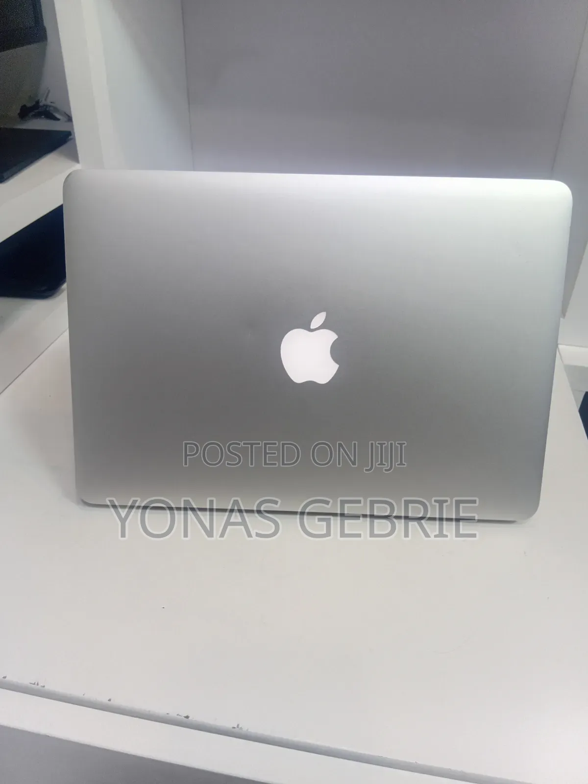New Laptop Apple MacBook 8GB Intel Core i5 SSD 256GB