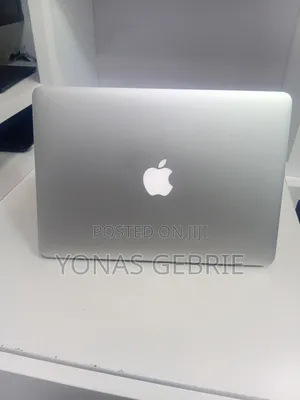 New Laptop Apple MacBook 8GB Intel Core i5 SSD 256GB