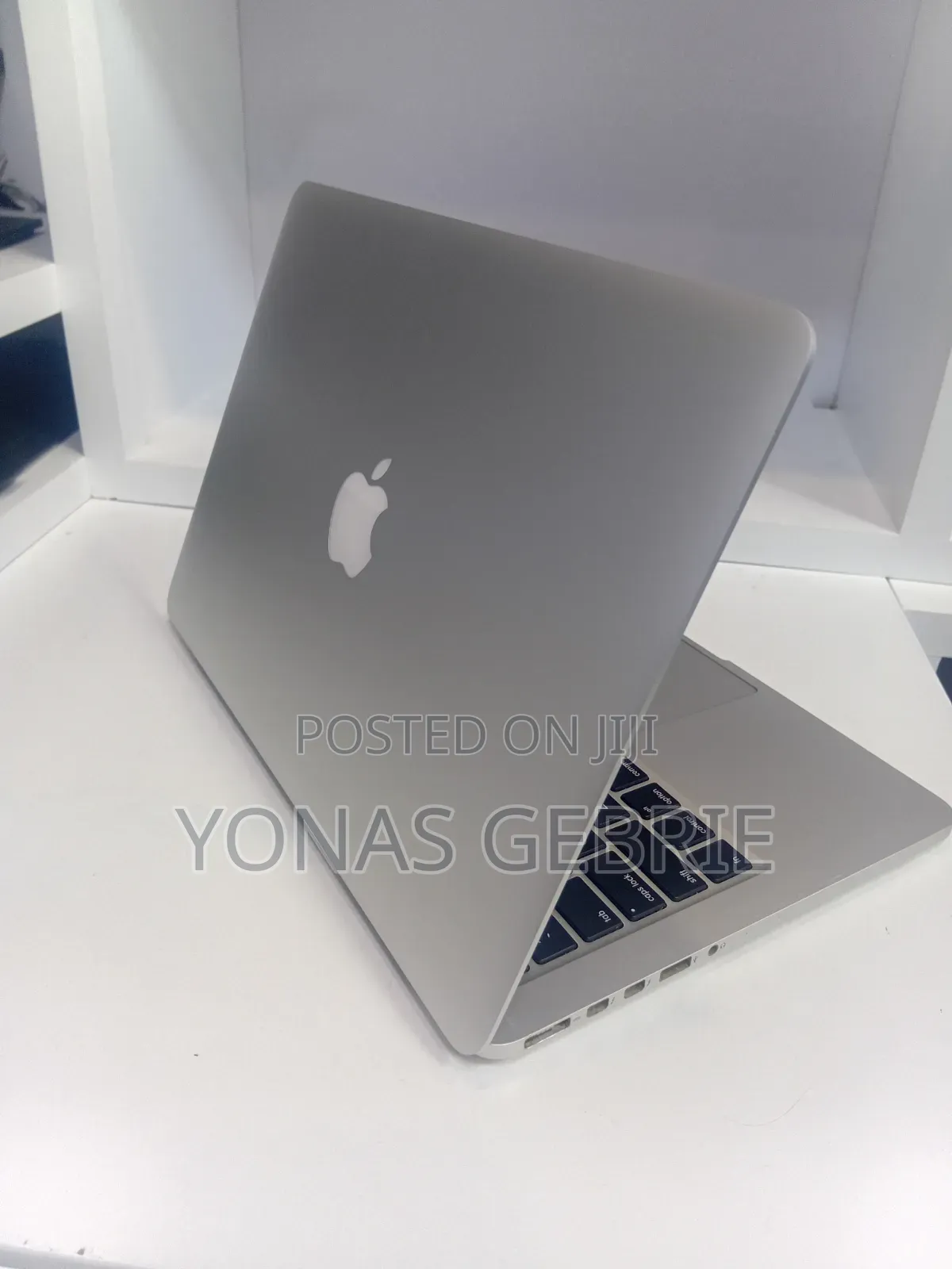 New Laptop Apple MacBook 8GB Intel Core i5 SSD 256GB