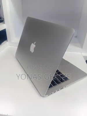 New Laptop Apple MacBook 8GB Intel Core i5 SSD 256GB