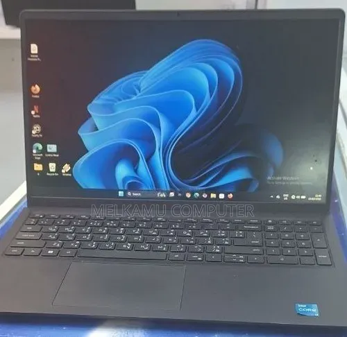 New Laptop Dell Inspiron 15 3520 8GB Intel Core i3 SSD 512GB