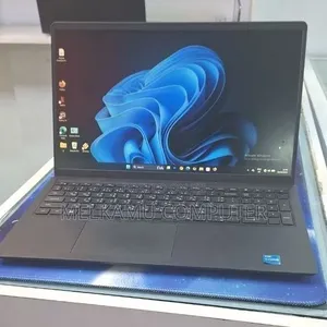 New Laptop Dell Inspiron 15 3520 8GB Intel Core i3 SSD 512GB
