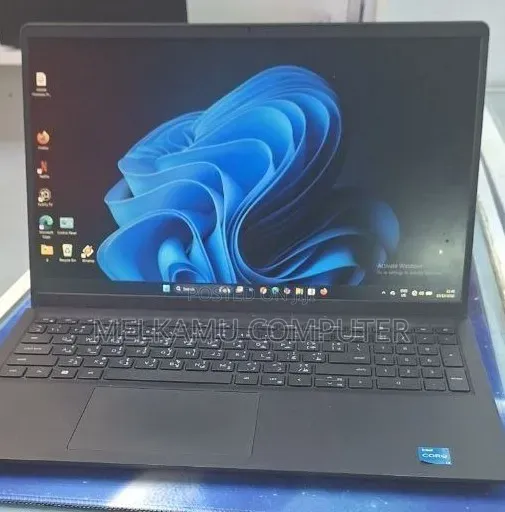New Laptop Dell Inspiron 15 3520 8GB Intel Core i3 SSD 512GB